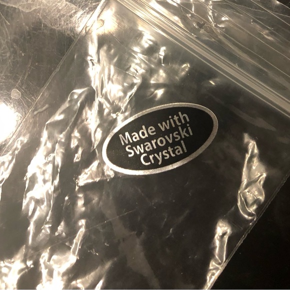 Retired- Swarovski Crystal wedding or anniversary ring set - Picture 12 of 13